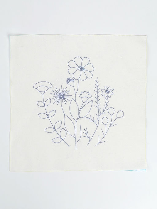 Вышивка гладью на пяльцах Полевые цветы, 20?20 см