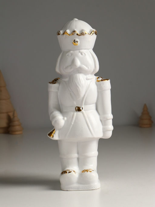 Фигура «Щелкунчик новогодний», 24×10×7.5 см, белый с позолотой