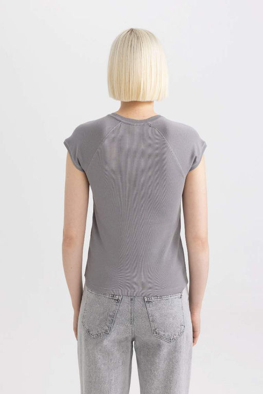 Базовая футболка в рубчик с короткими рукавами приталенного кроя с круглым вырезом - Defacto фото 4