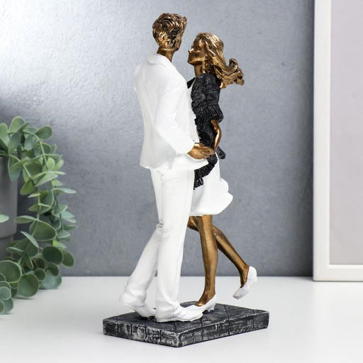 Фигурка полистоун «Влюблённые в белой одежде, с палантином», 25×10×13 см