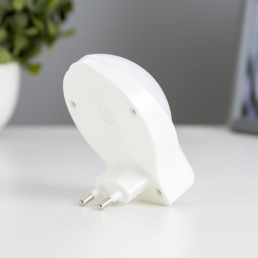 Цена за 2 шт. Ночник пластик от сети "Лунный свет" белый 9х7х3,5 см RISALUX