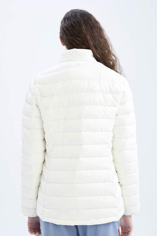 Водоотталкивающая приталенная куртка-пуховик DeFactoFit  фото 10