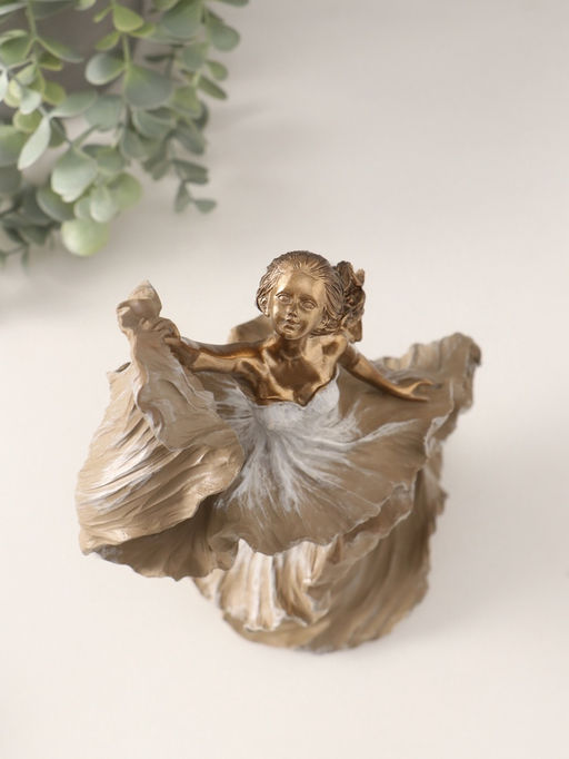 Фигурка полистоун «Воздушность. Девушка в платье со шлейфом», бежевый, 16.5×11.5×30 см
