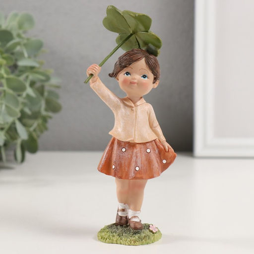 Фигурка полистоун «Малышка с зелёным клевером», 6.5×5.5×15.5 см