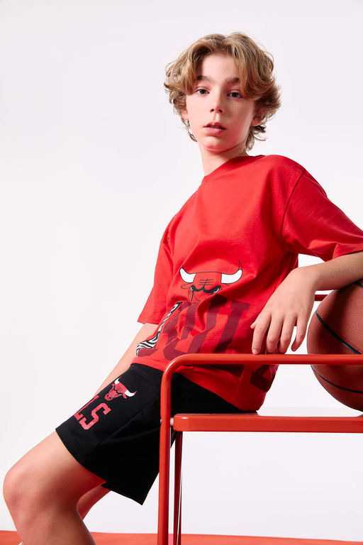 Футболка большого размера с круглым вырезом и короткими рукавами NBA Chicago Bulls для мальчиков - Defacto фото 3