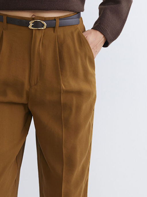 Beli Kemerli Loose Fit Kad?n Pileli Pantolon