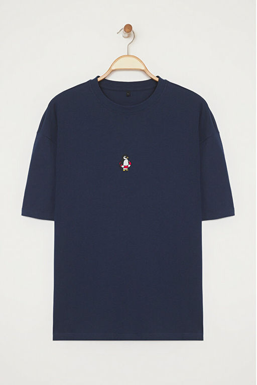 Unisex Lacivert Oversize/Geni_ Kesim Penguen Nak__l_ %100 Pamuklu T-Shirt TMNSS23TS00243 - Trendyolmilla фото 2