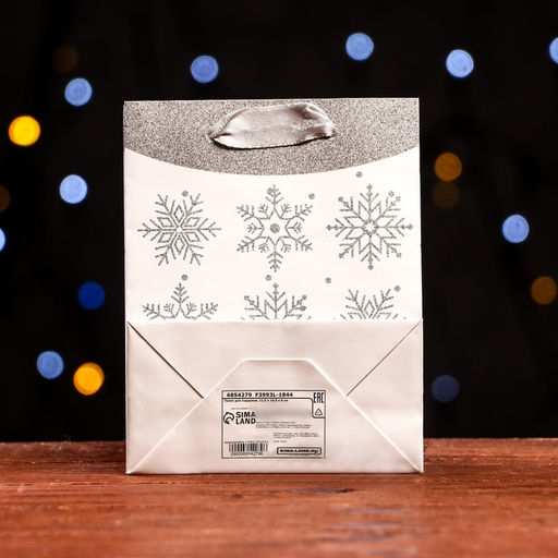 Цена за 12 шт. Пакет ламинированный Снежинки 11,5 х 14,5 х 6 см - Simaland фото 4