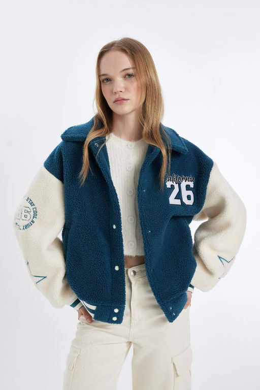 Плюшевая куртка-бомбер с карманами и карманами на кнопках с вышивкой поло большого размера - Defacto фото 8