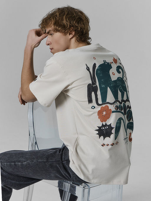 Футболка прямая мужская серая с принтом на спине