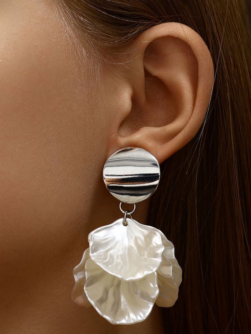 Клипсы для ушей QF Ветерок, цвет белый в серебре