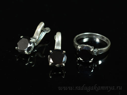 Кольцо Серьги циркон искусственный, цв.черный размер 17