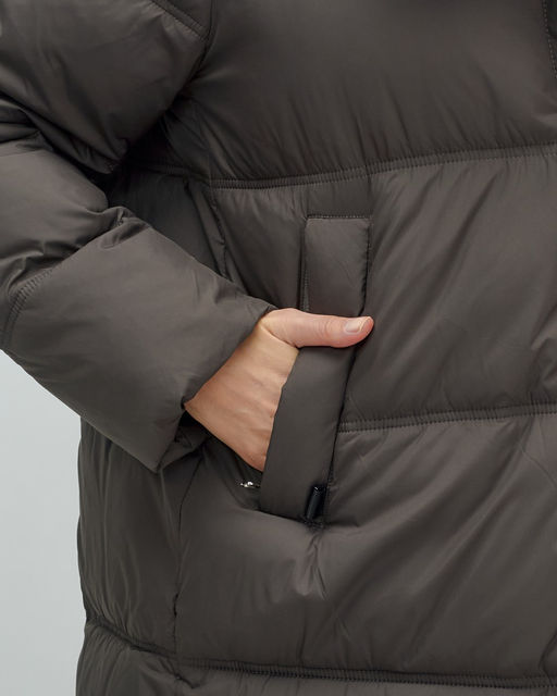 Пальто зимнее утепленное с капюшоном женское темно-коричневого цвета 7618TK - Visdeer фото 15