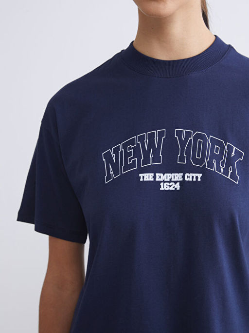 Bisiklet Yaka New York Bask?l? Kad?n Ti??rt