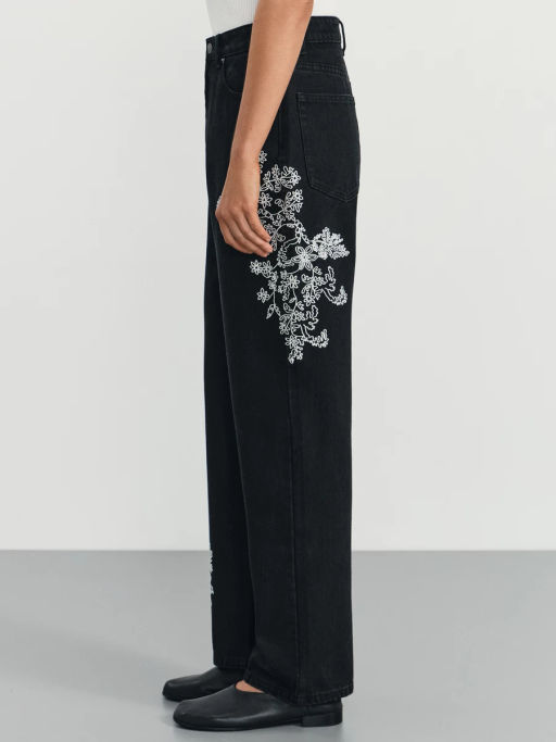 Джинсы straight с декоративной вышевкой / Zarina