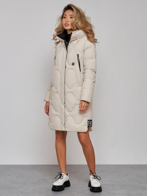 Пальто утепленное молодежное зимнее женское бежевого цвета 589899B - RoccaManer фото 4