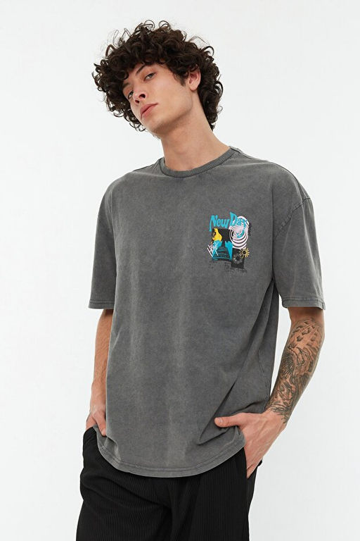 Antrasit Oversize/Geni_ Kesim Bisiklet Yaka K_sa Kollu Asit Y_kamal_ Bask_l_ T-Shirt TMNSS22TS0838 - Trendyolmilla фото 2