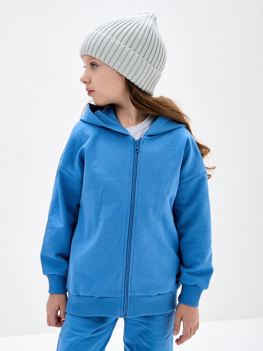 Светло-серая вязаная шапка