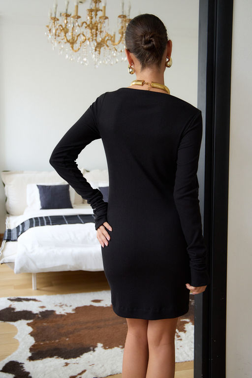 Платье лапша с открытыми плечами