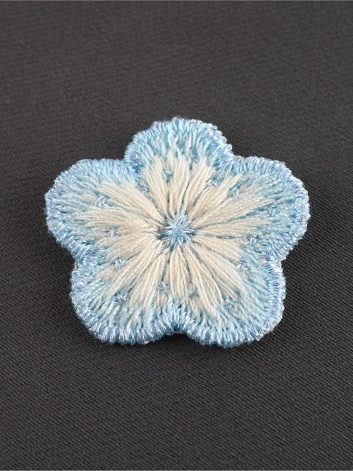 Аппликация для одежды «Цветок», текстильная, 2.8×2.8 см, 10 шт., белая, голубая