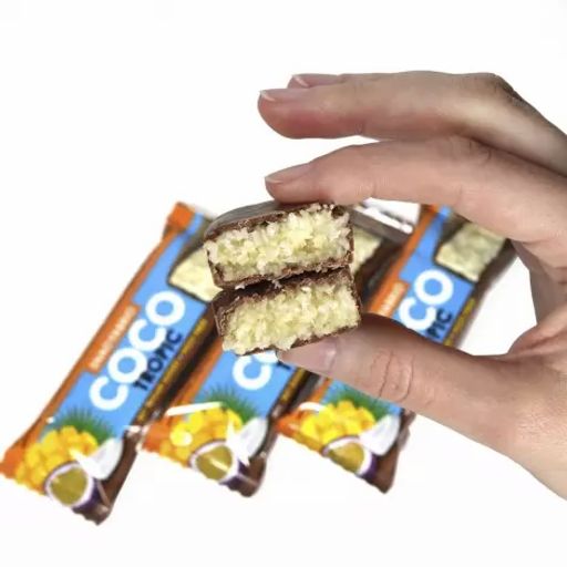 Батончик в шоколаде Snaq Fabriq  Кокос и манго-маракуйя 1 шт.