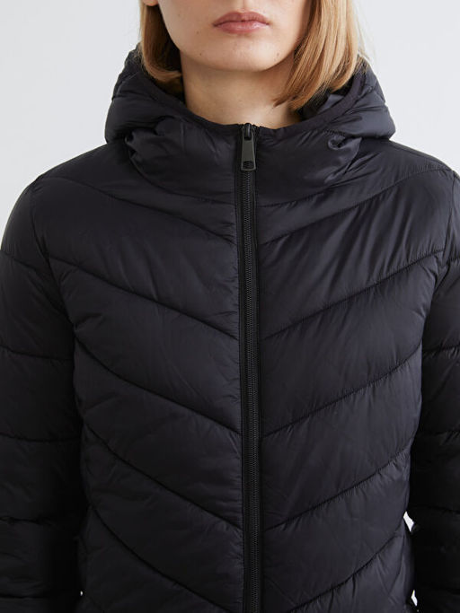 Kap??onlu Kad?n ?i?me Mont