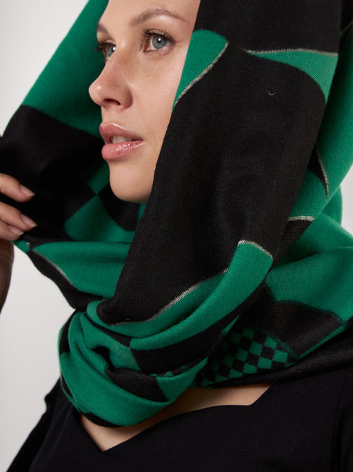 В СОСТАВЕ ШЕРСТЬ И КАШЕМИР Большой, мягкий, теплый однотонный двусторонний палантин. - Tantino фото 9