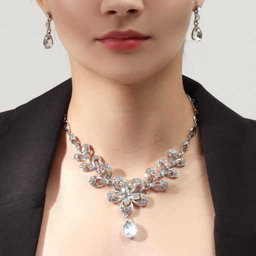 Набор 2 предмета: серьги, колье, цветок, белый в серебре, 45 см