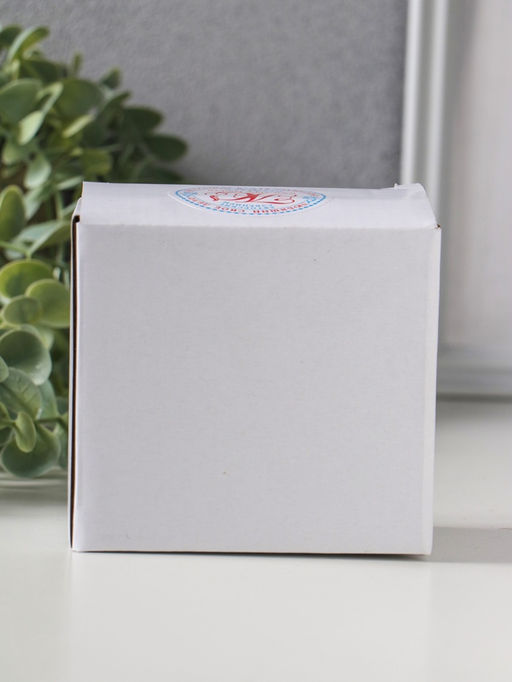 Фигурка полистоун Зайчик в голубых шортиках на лямках, с морковкой, 5?3?9.5 см