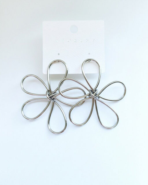 Стильные серьги