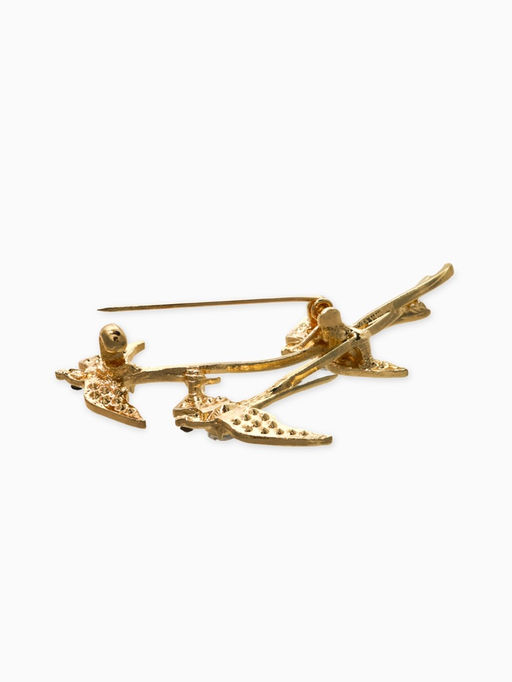 Брошь «Три ласточки», белая в золоте
