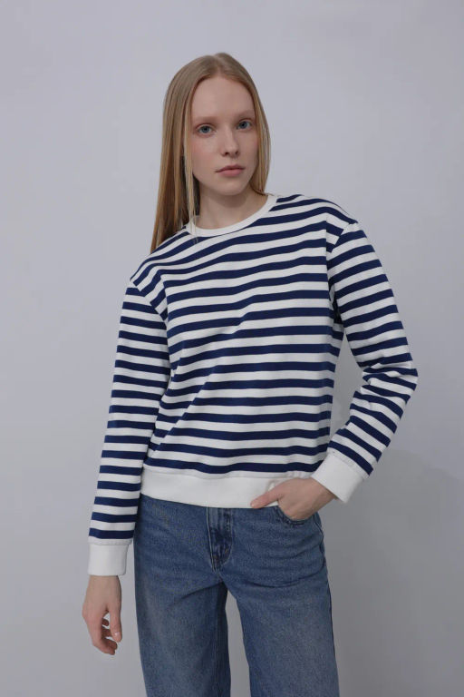 Бело-черная толстовка в горизонтальную полоску - Incity фото 8