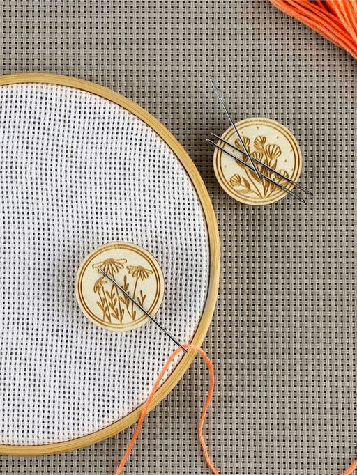 Игольница «Цветы» TEIRA, с магнитом, круглая, d=3 см, набор 2 шт., деревянная