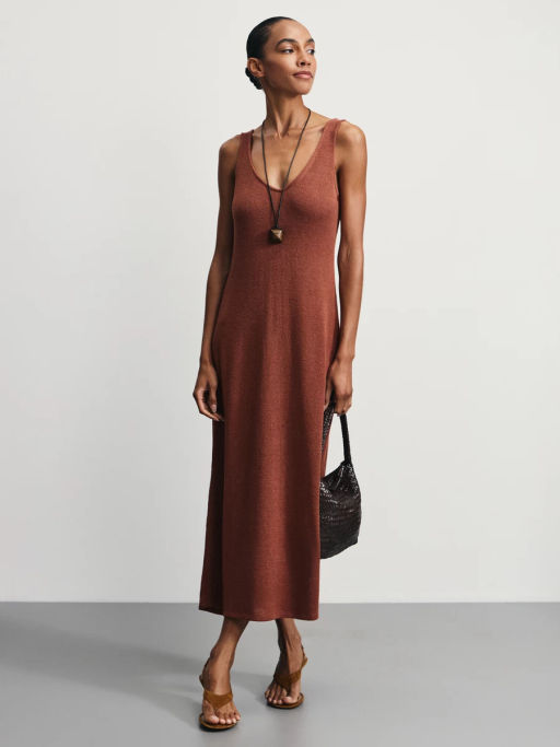 Платье из фактурной таки с V-образным вырезом / Zarina