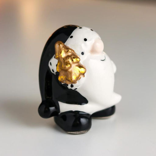 Сувенир керамика "Дедушка Мороз, чёрный кафтан и колпак в горох, золотая ёлочка" 7,8х7х6 см