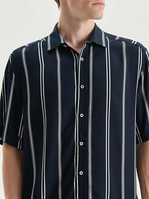 Regular Fit K?sa Kollu ?izgili Erkek G?mlek