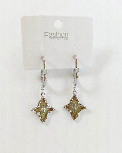 Стильные серьги