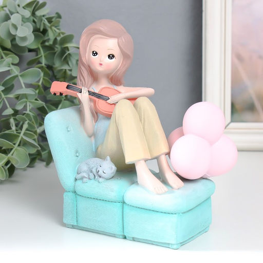 Фигурка светящаяся «Девчонка на диване с гитарой или пёсиком», полистоун, 13×7.5×16 см, МИКС