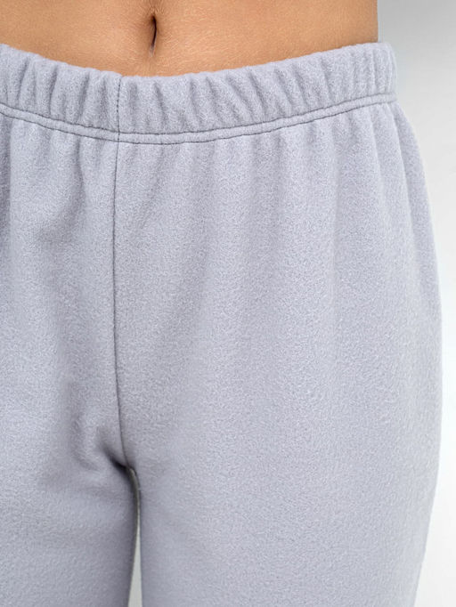 Флисовый пижамный комплект (лонгслив и брюки) серого цвета с принтом - Mark formelle фото 4