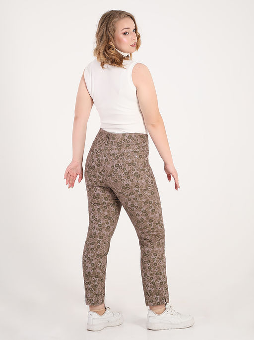 Брюки коричневые укороченные женские с цветочным принтом - Almond фото 4