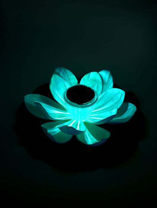 Садовый светильник для водоемов 28 х 28 х 9 см на солнечной бат-е "Лотос" бел N011