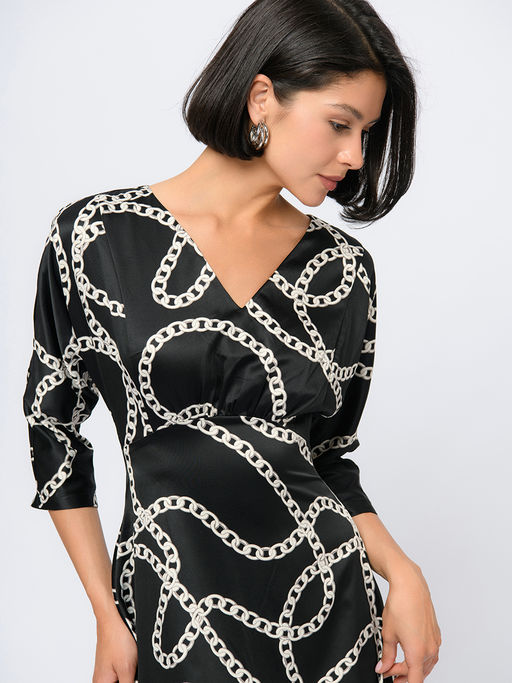 Платье черного цвета длины миди с принтом и V-образным вырезом - 1001dress фото 5