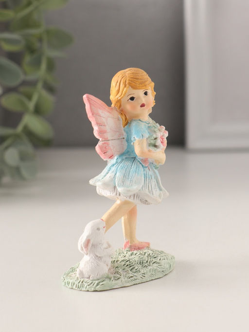 Фигурка полистоун Девочка-фея с кроликом, охапкой цветов, 5.5?4?9 см