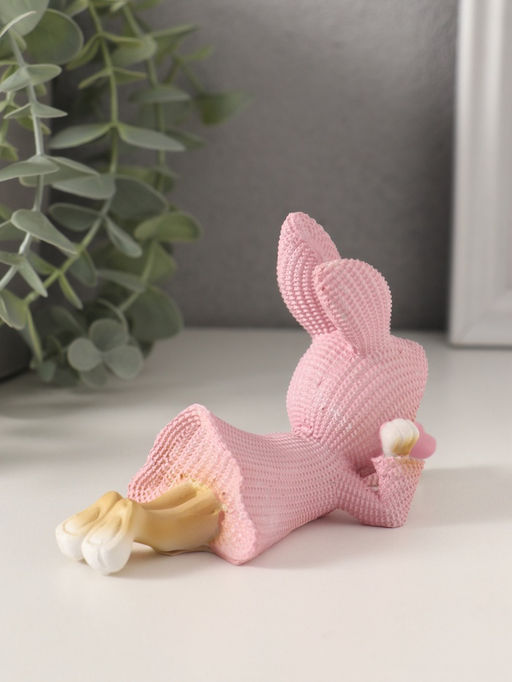 Фигурка полистоун Зайка в вязаном розовом платьице, смотрит на сердечко, 12.5?5.5?8 см