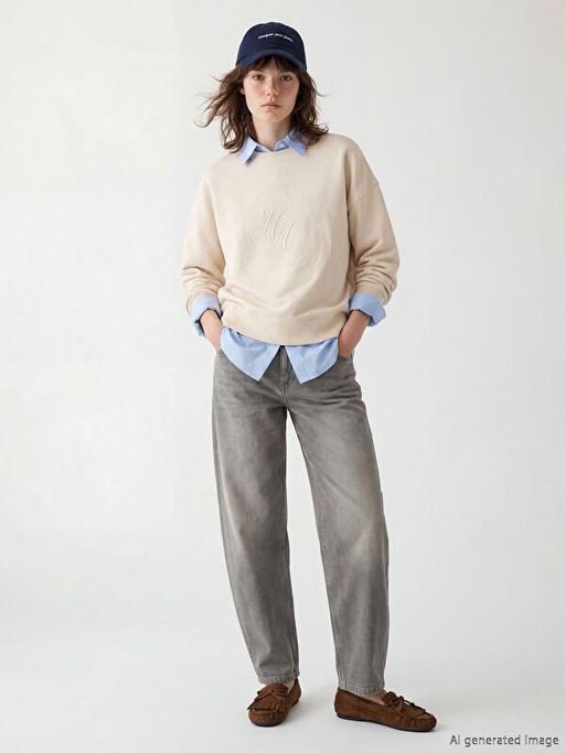 Свитшот женский Paris с вышивкой oversize