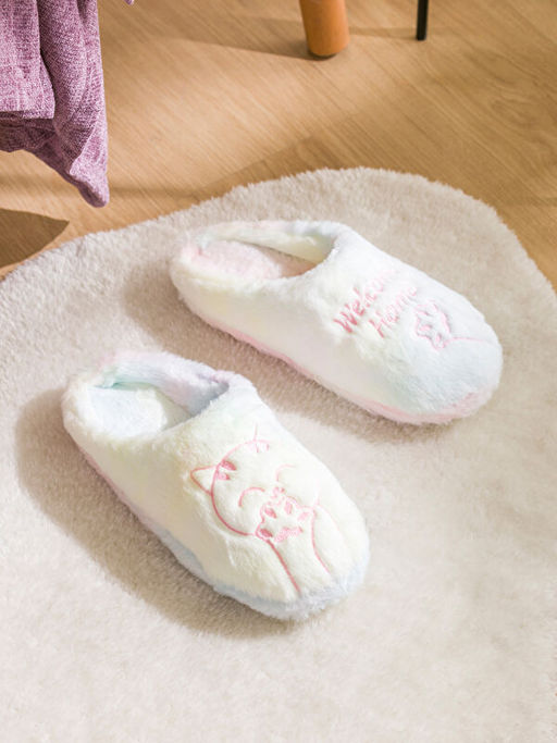 Kedi Nak??l? Kad?n Ev Terli?i