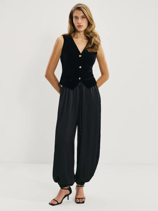 Приталенный жилет из бархата / Zarina