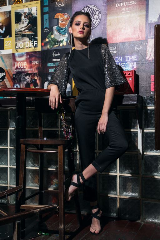 Комбинезон из струящейся ткани черный новый год