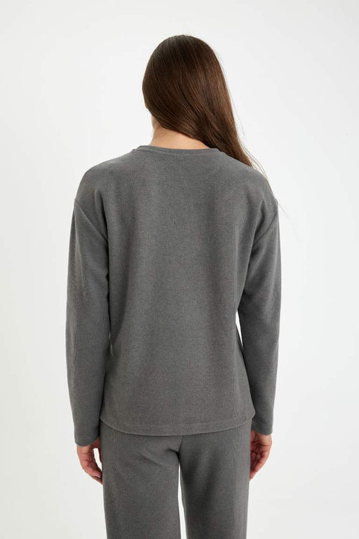 Женская однотонная футболка с длинными рукавами из ткани селаник антрацита стандартного кроя с круглым вырезом - Defacto фото 7