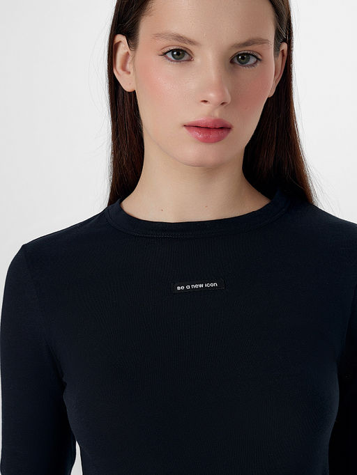 Лонгслив женский черный с надписью Be a new icon - Mark formelle фото 4